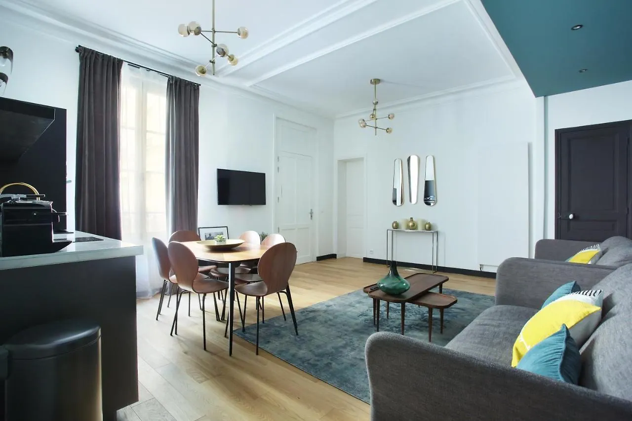 Apartment Champ De Mars - Tour Eiffel By Studio Prestige Paris