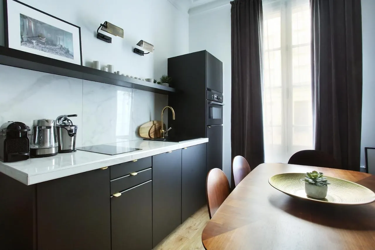 Apartment Champ De Mars - Tour Eiffel By Studio Prestige Paris
