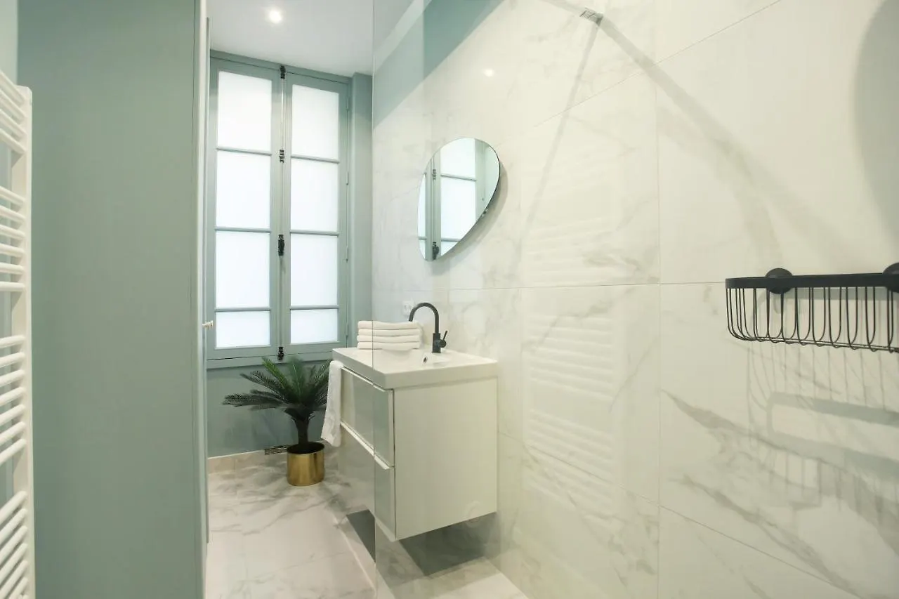 Apartment Champ De Mars - Tour Eiffel By Studio Prestige Paris France