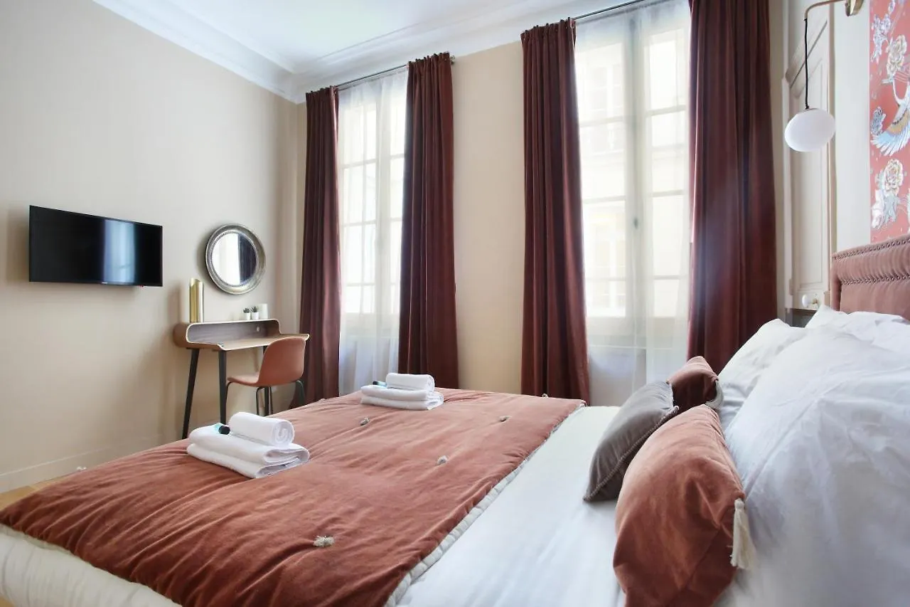 Apartment Champ De Mars - Tour Eiffel By Studio Prestige Paris France