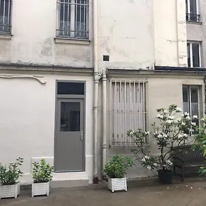 Studio - Central Apartment